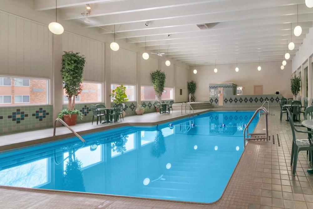 Ramada By Wyndham Bismarck Hotel Eksteriør billede