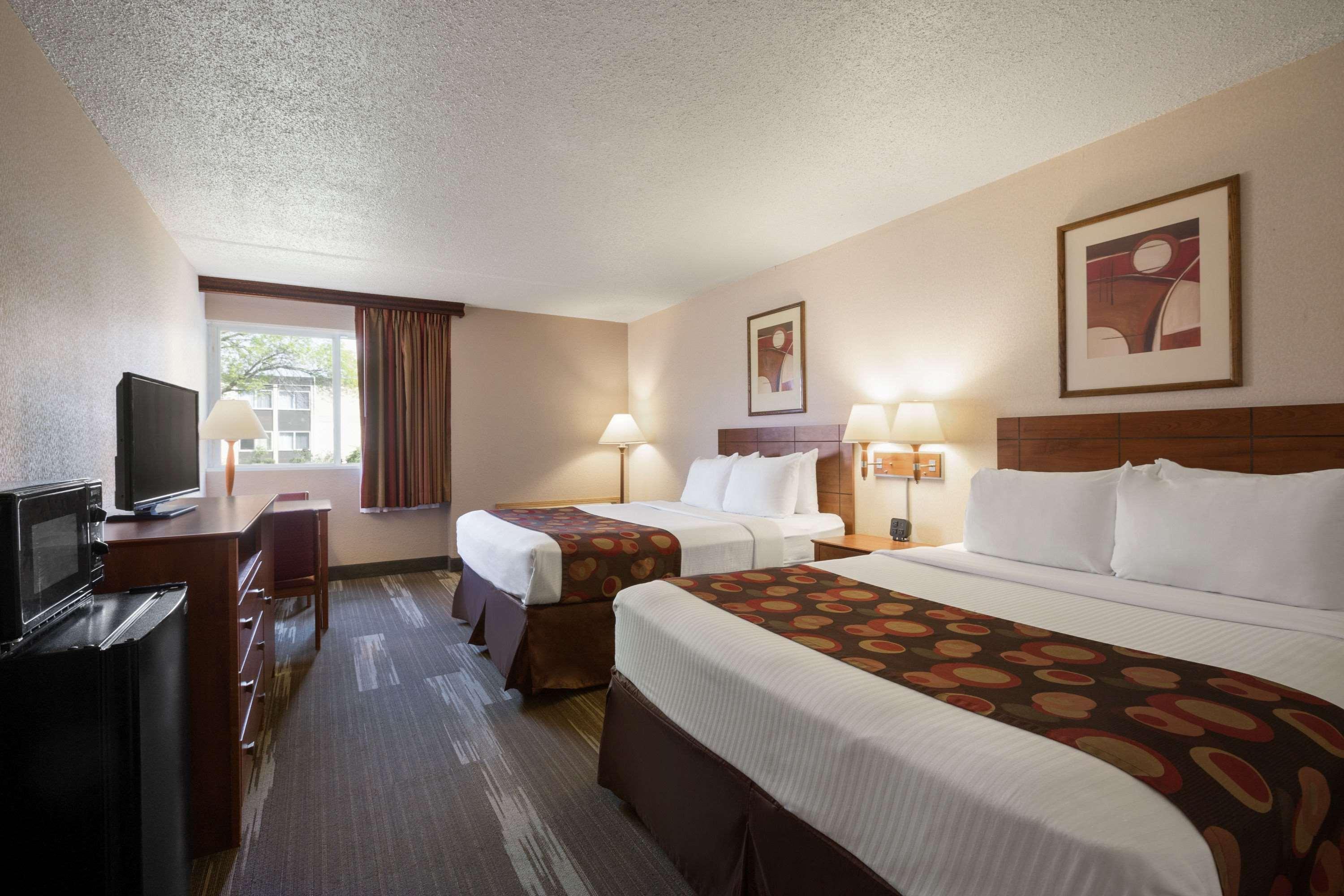 Ramada By Wyndham Bismarck Hotel Eksteriør billede