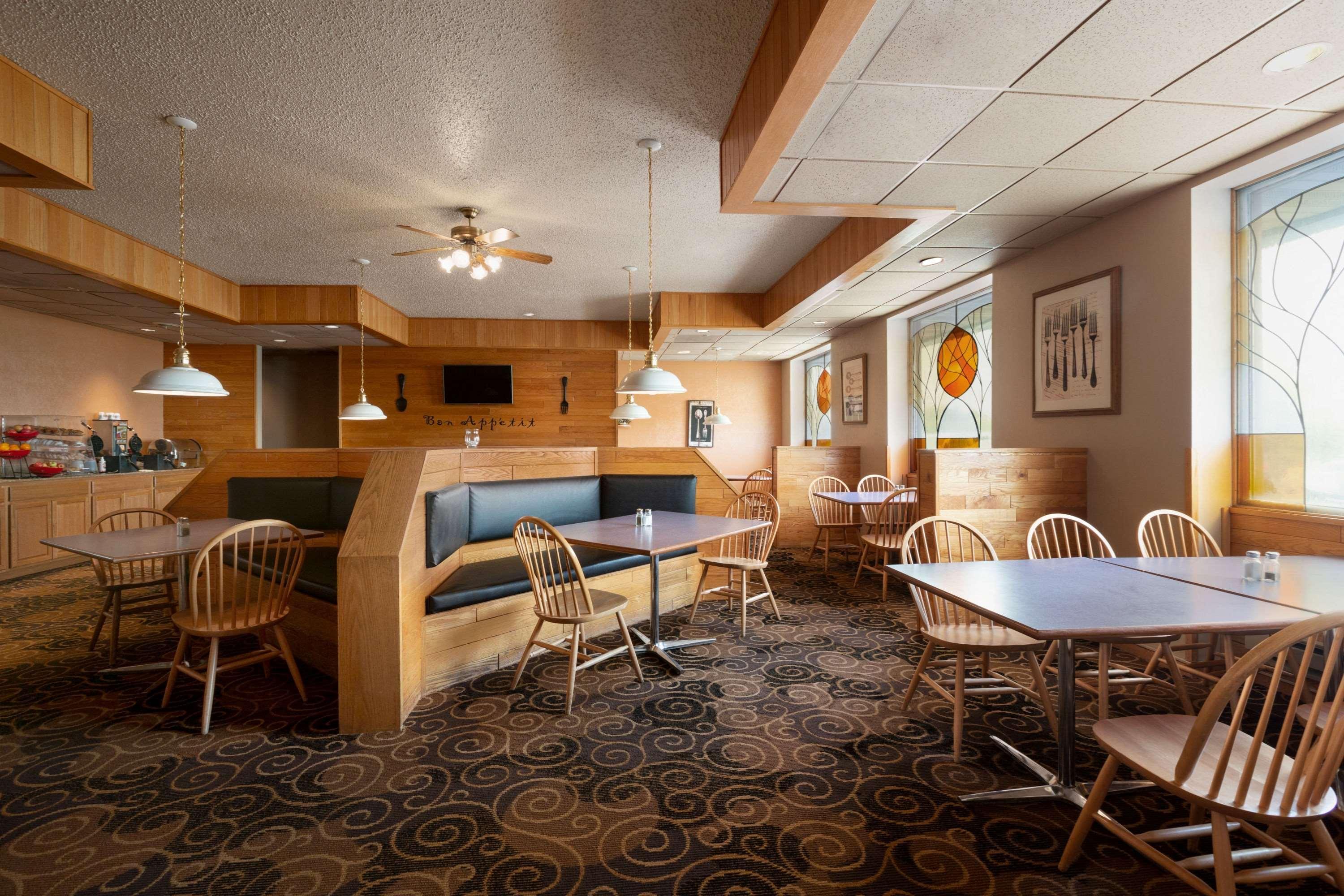 Ramada By Wyndham Bismarck Hotel Eksteriør billede
