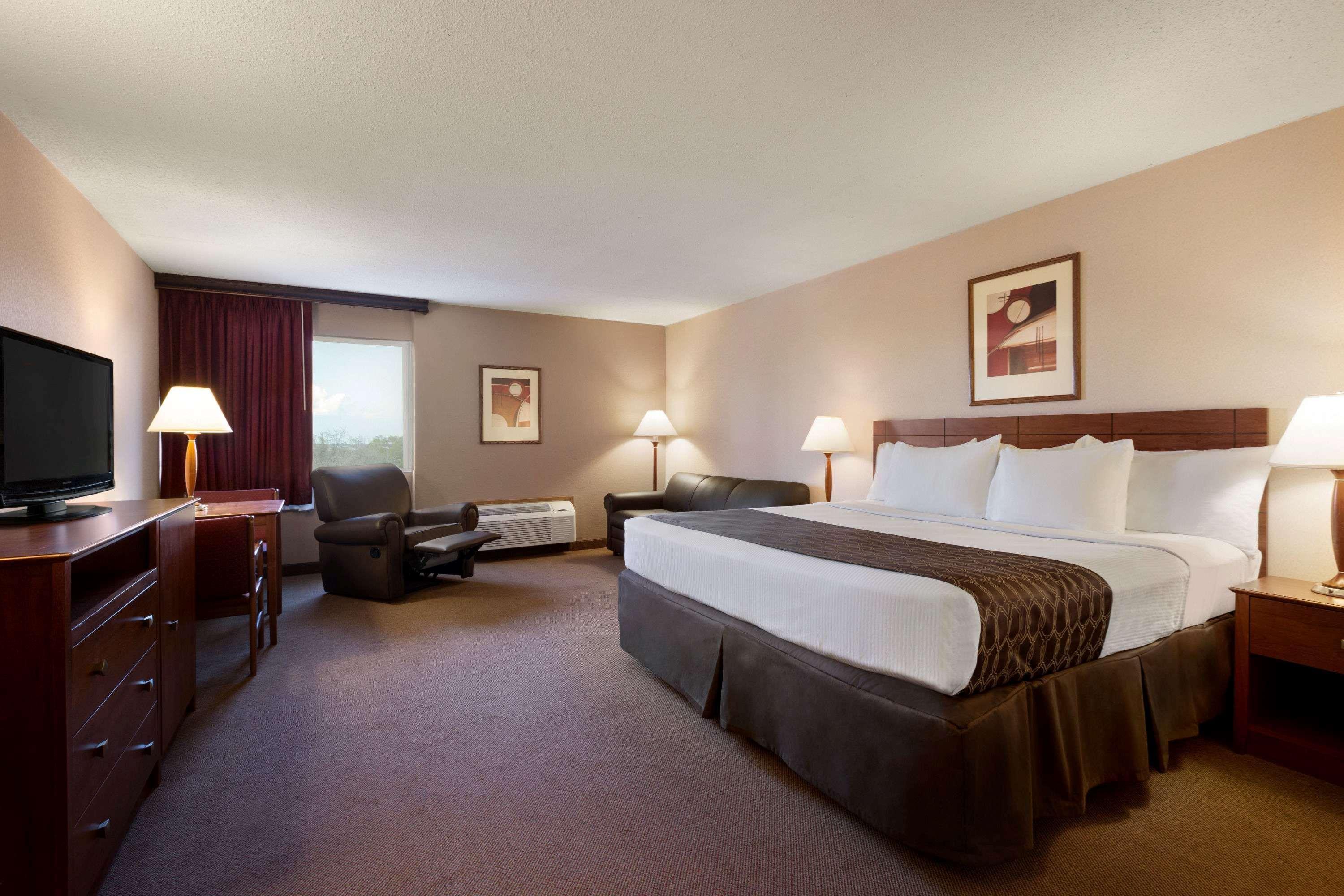 Ramada By Wyndham Bismarck Hotel Eksteriør billede