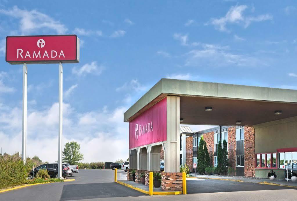Ramada By Wyndham Bismarck Hotel Eksteriør billede